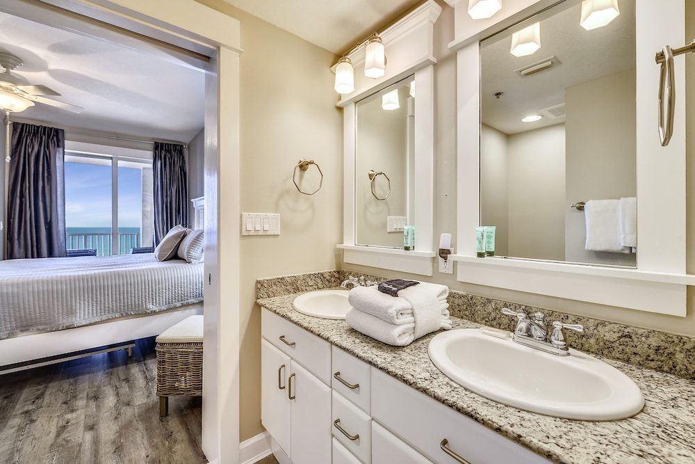 Grand Panama Beach Resort by Book That Condo