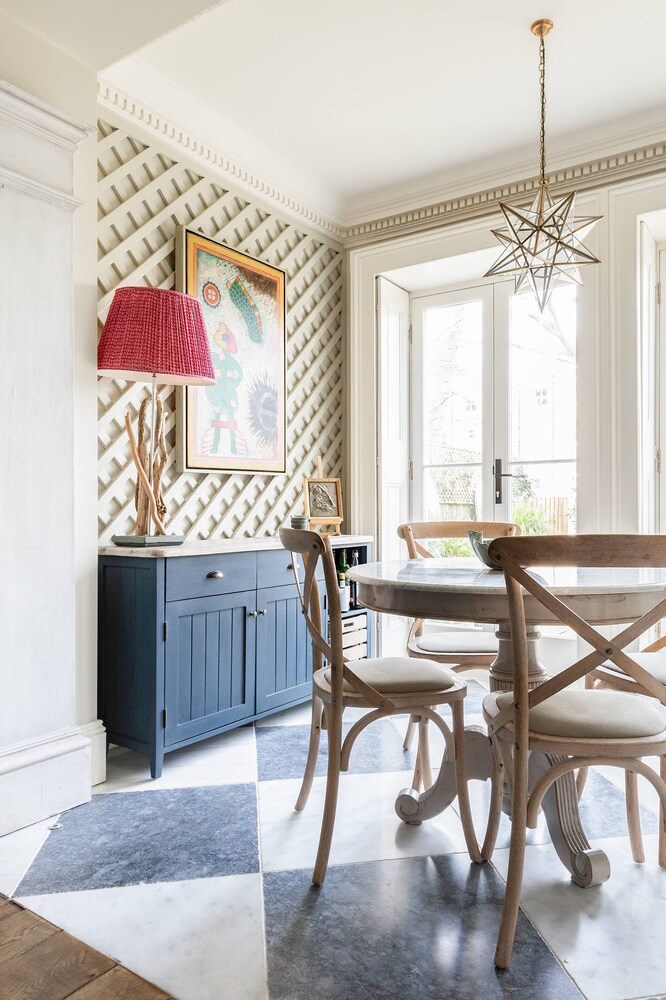 Ladbroke Gardens VII by Onefinestay
