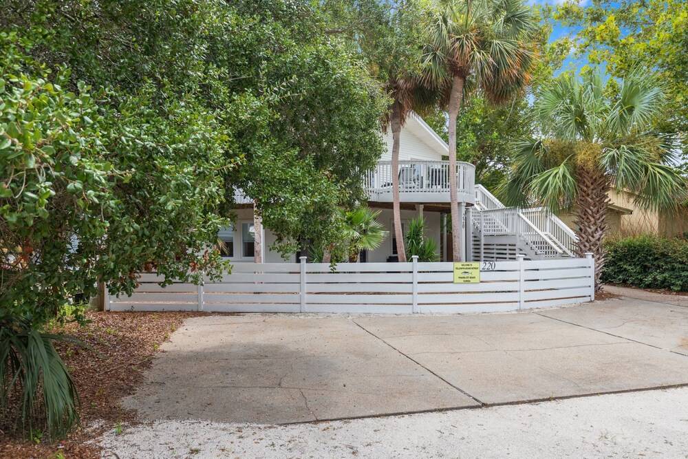 Seas & Greetings! 5BR 4BA House! Elegant Coastal Living Near the Shore
