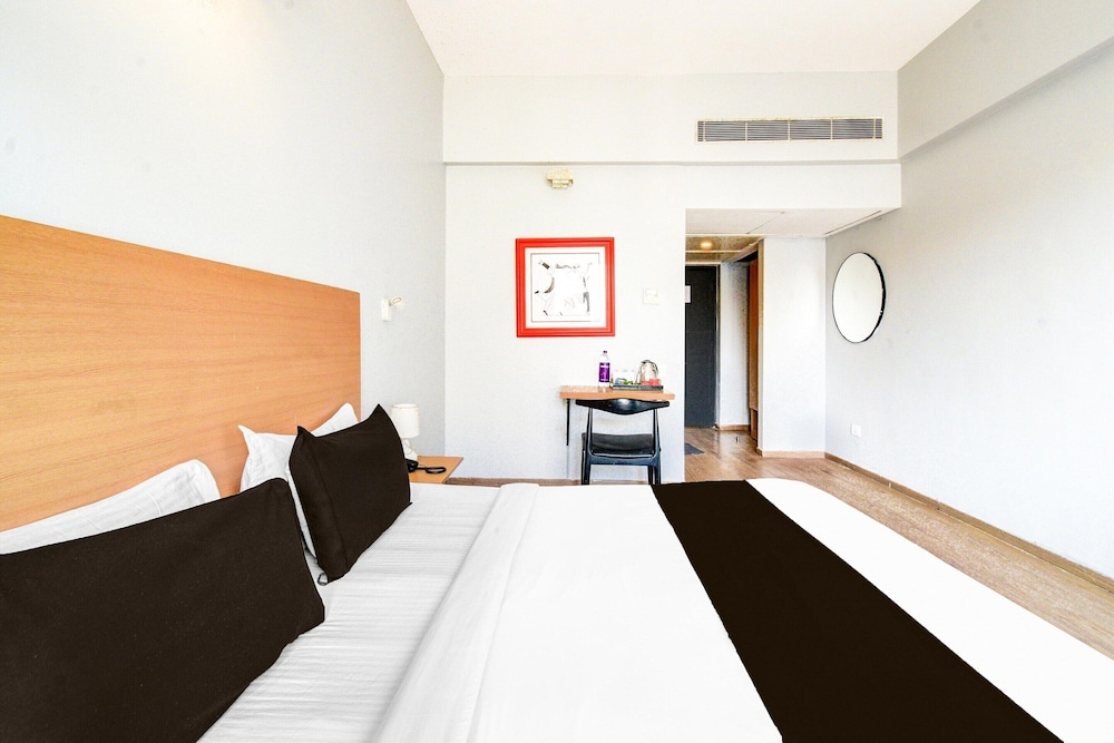 Luxury Stays at Lakdikapul Near Red Hills