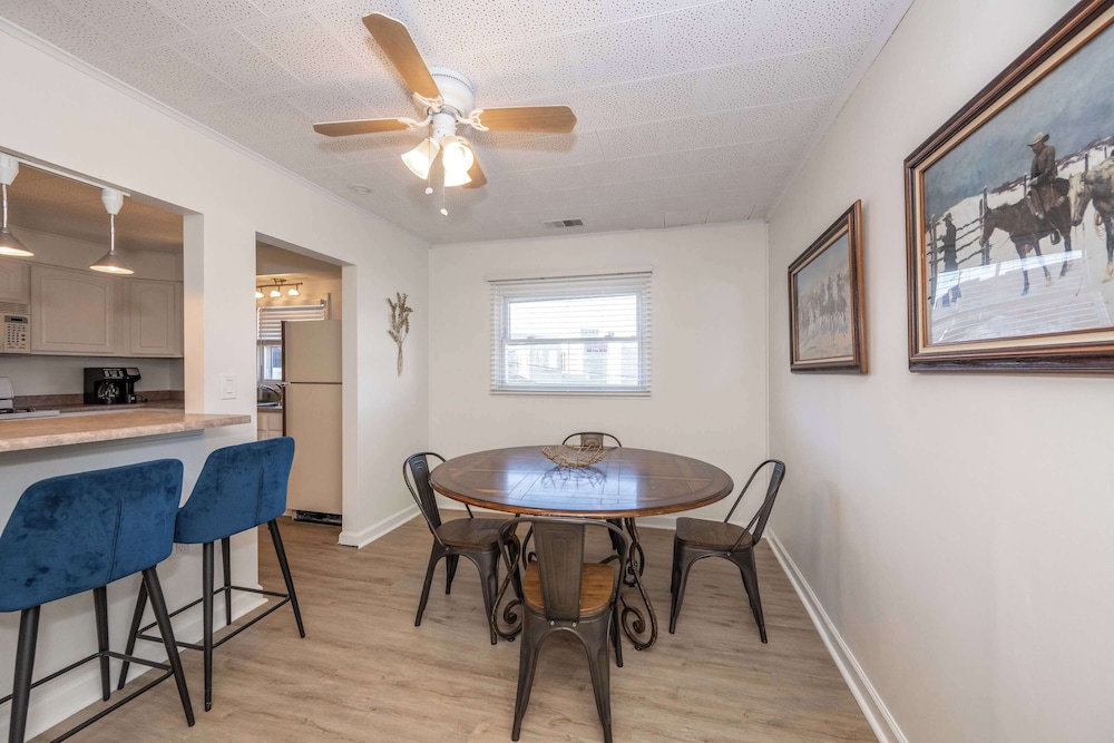 The Grand Elm Suite 2 Sleeps 6