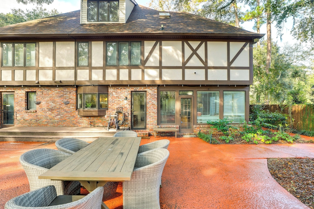 Pets Welcome, Golf Course View: Legend Oaks Home!