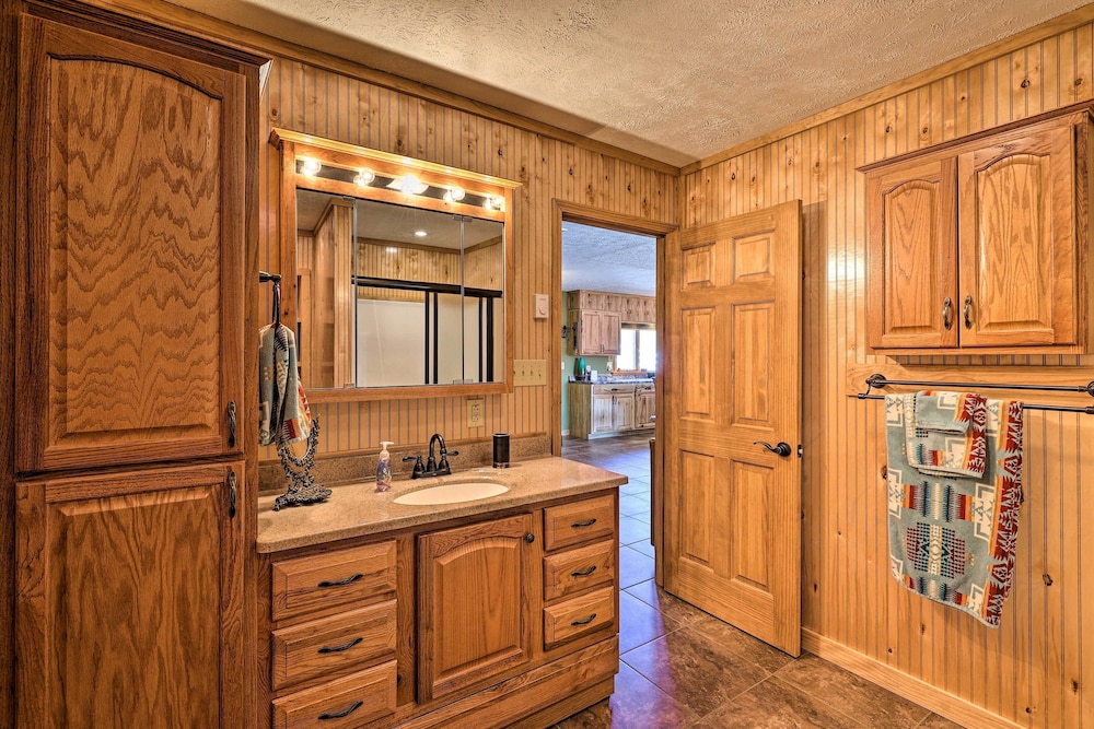 Comfy Ranch Apartment in New River Stables! view 3