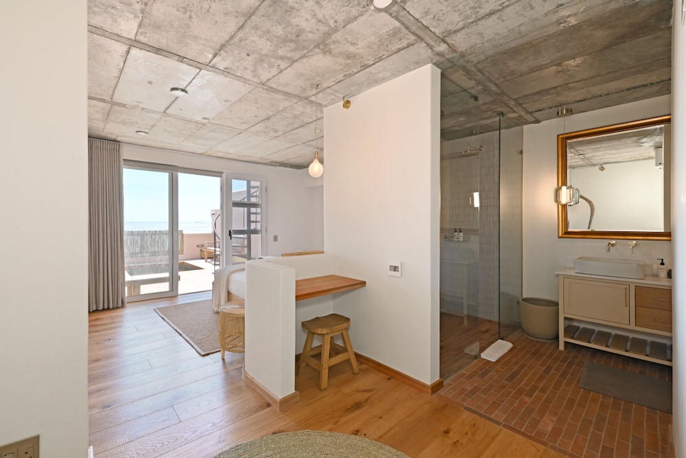 Elegant Camps Bay Eco Pool Sauna Views