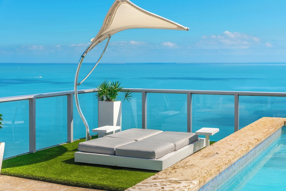 Luxury Vacation Rentals in South Beach by LRMB