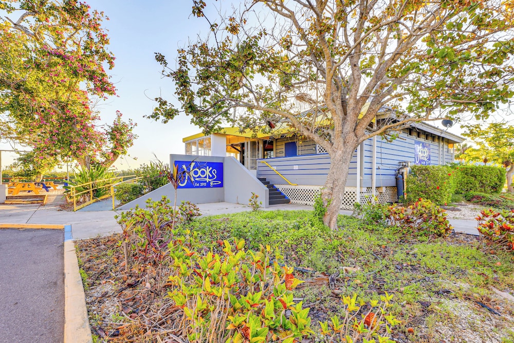 Swim, Fish & Explore: Waterfront Gem in Ruskin