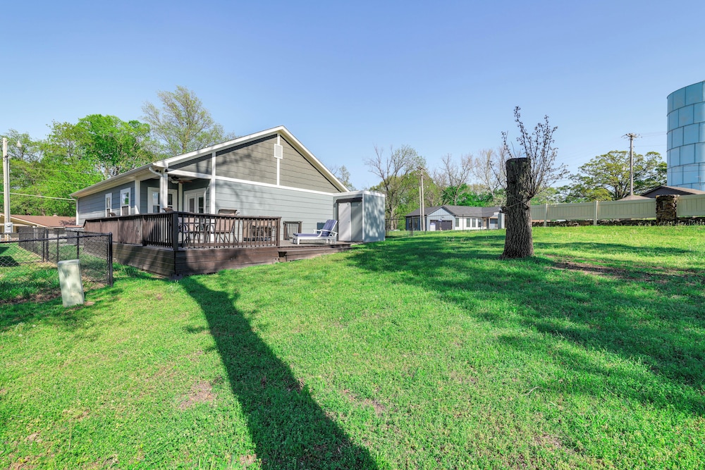 < 1 Mi to Golf & Marina: Inviting Home in Afton!