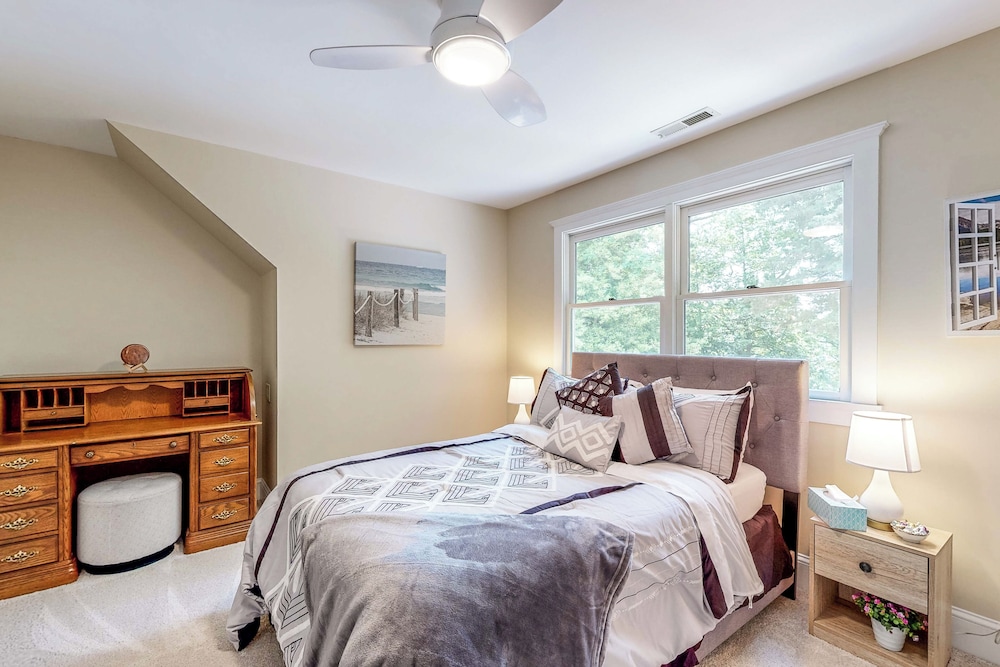 Waterfront Allergy-free 4br, Dock & Home Theater