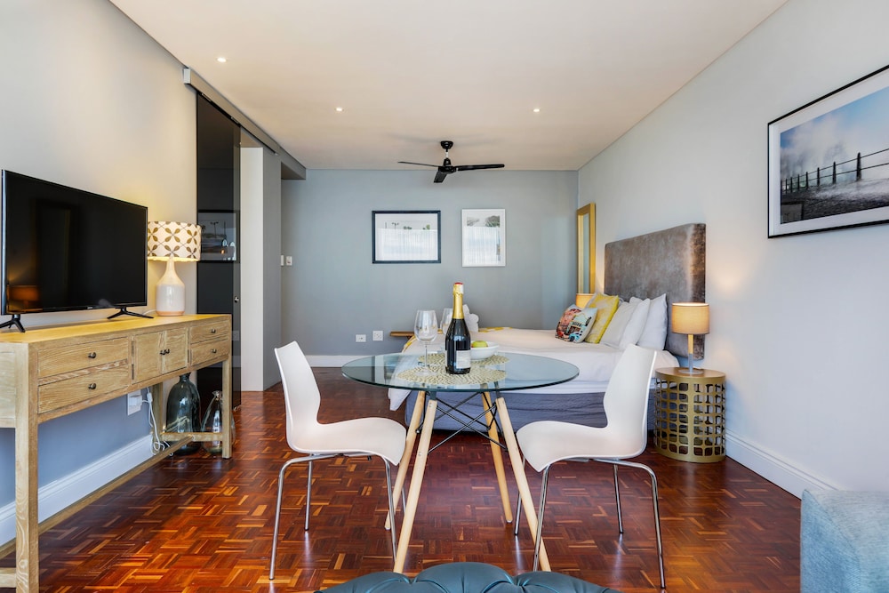 Mouille Point Apartment
