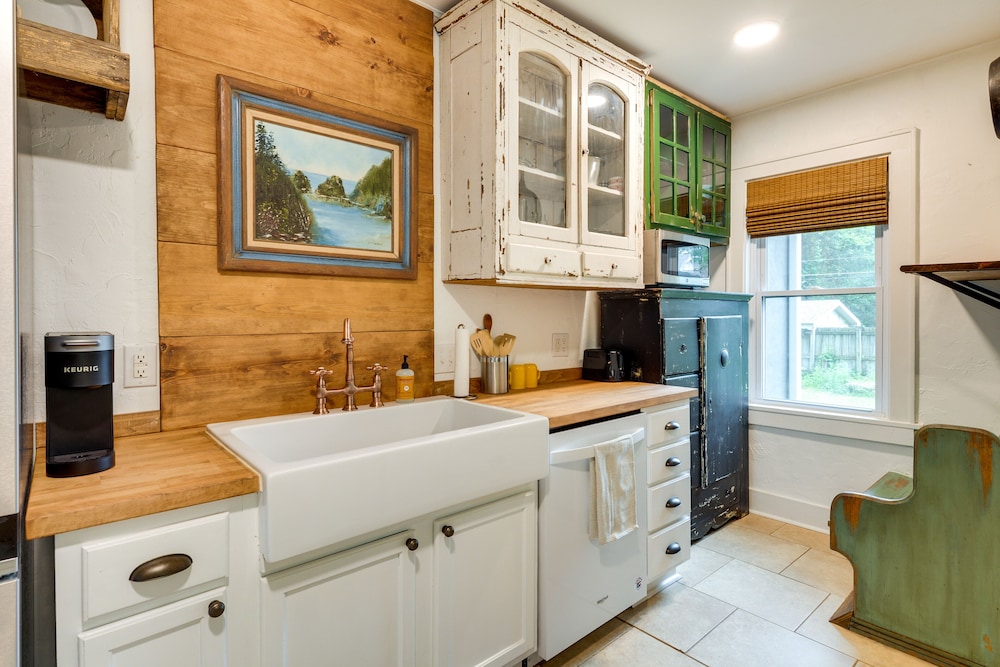 Springfield Vacations - Whimsical Cottage Near Springfield Art Museum! - Property Image 26
