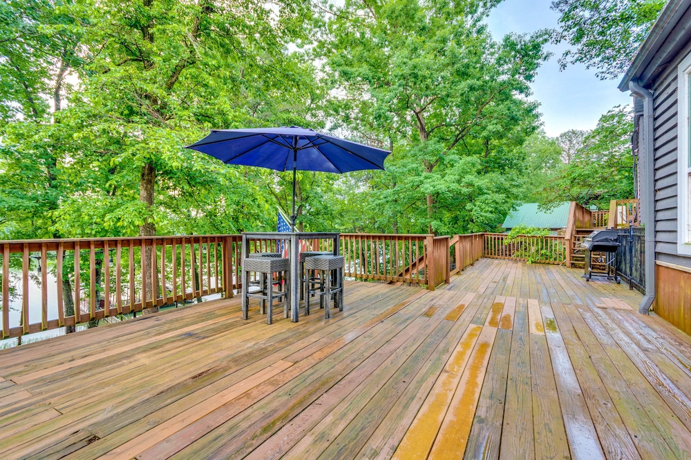 Scranton Vacations - Lakefront Arkansas Abode - Deck, Grill Fire Pit - Property Image 12