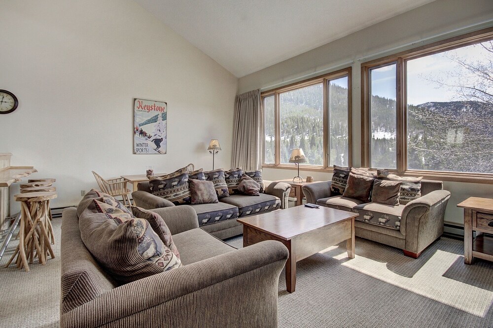 1733 Lenawee 4 Bedroom Condo