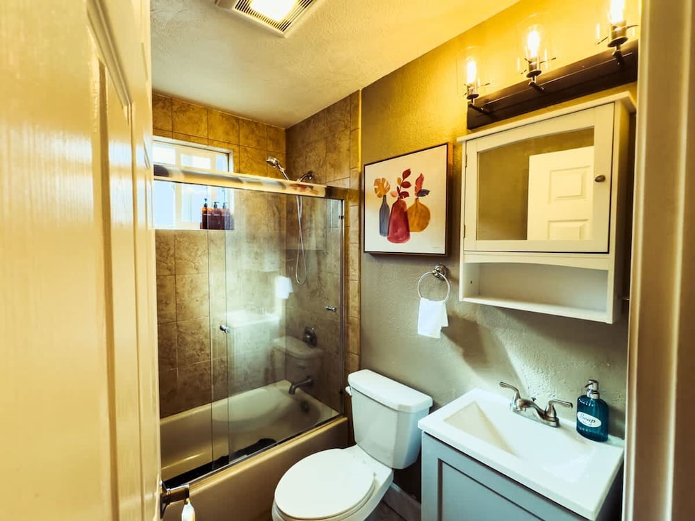3B Achome Parking Wifi Fully Fenced Yard Jacuzzi