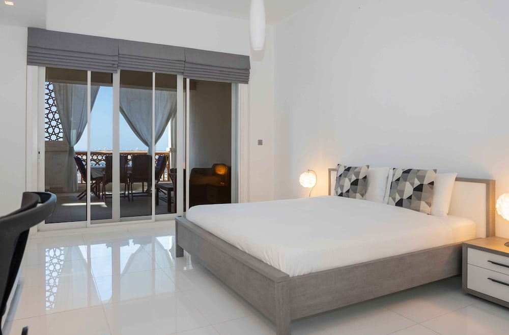 Spacious 2BR Marina Residence 4