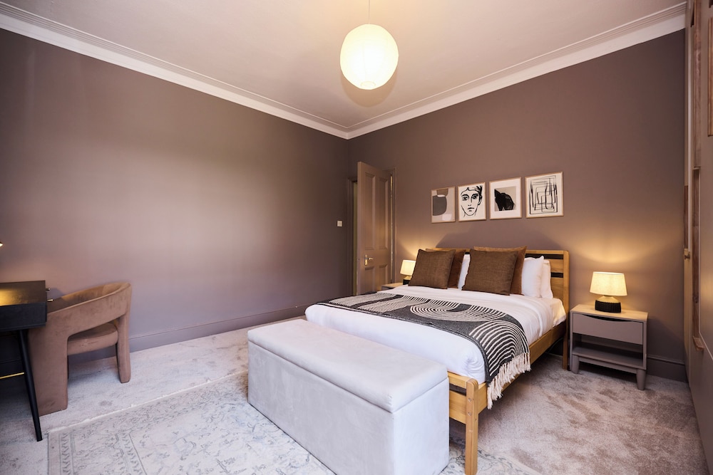 Classic Edwardian Flat near Emirates