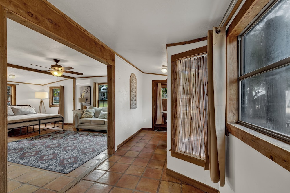 Terracotta Oasis - Wimberley for 30 Guests