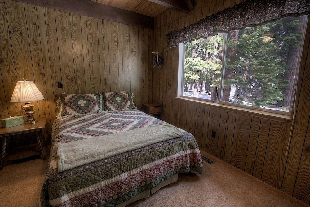 Lake Tahoe Vacations - Coyote Den 3 Bedroom Home by RedAwning - Property Image 19