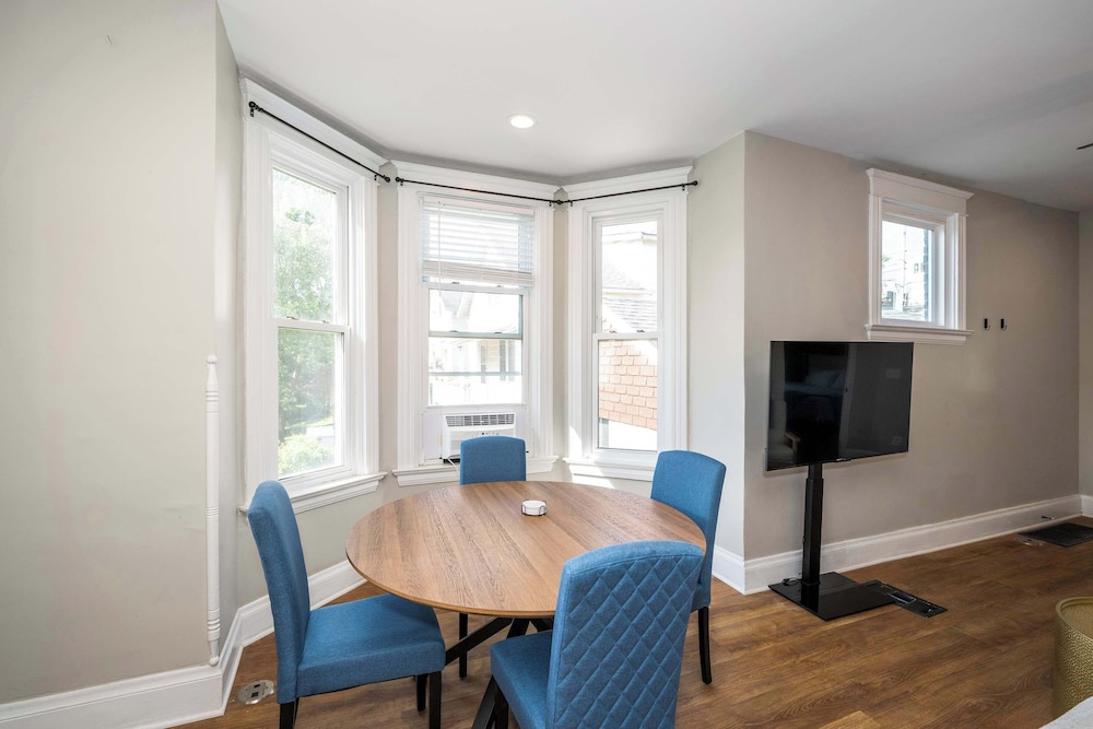 Ludlow Lodge w/ City Views