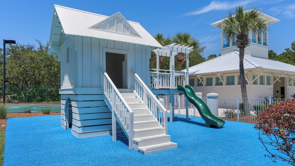 Lakefront Haven in Carillon Beach