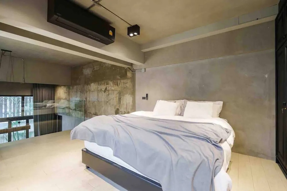 Luxury Modern Pool Jacuzzi Villa 5BR Thonglor