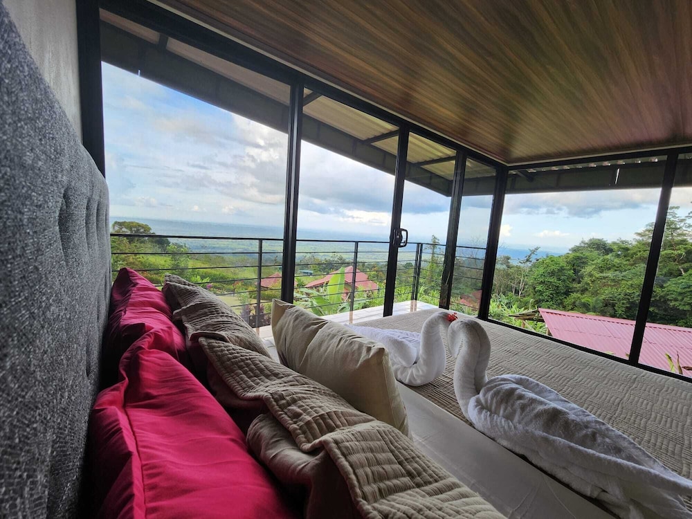 Cabañas Caeli, El Colibri, NEW La Fortuna Rainforest Cabin w Panoramic Views