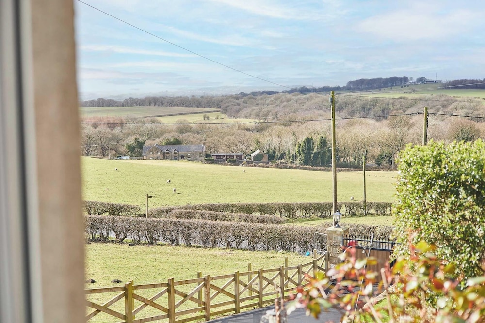 Mount Cottage, 5-beds, Sleeps 10, Pet Friendly