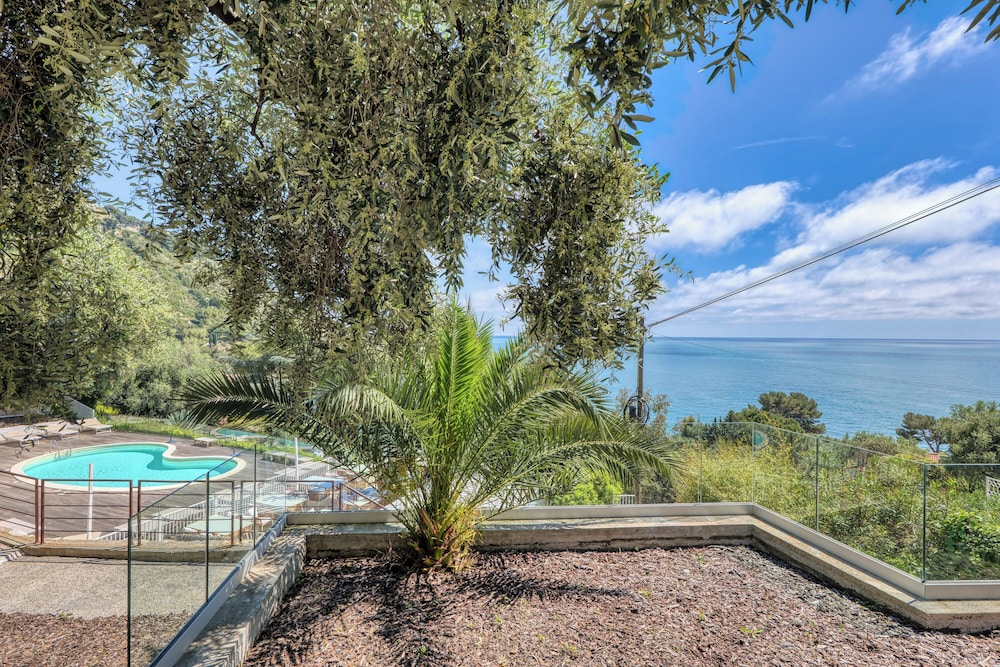 Holiday Resort Balzi Rossi