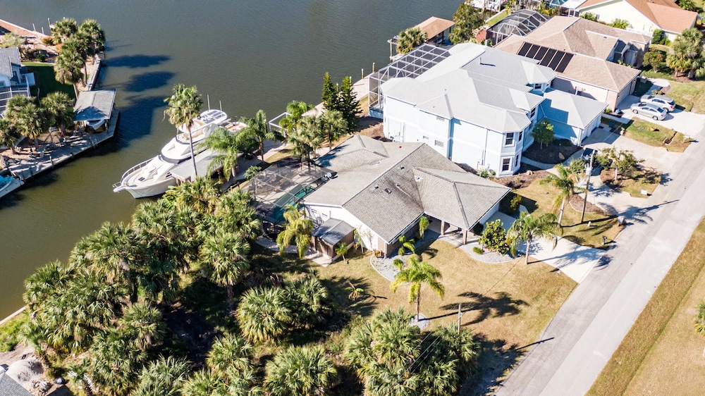 Canal Front Oasis With Pool in Palm Coast