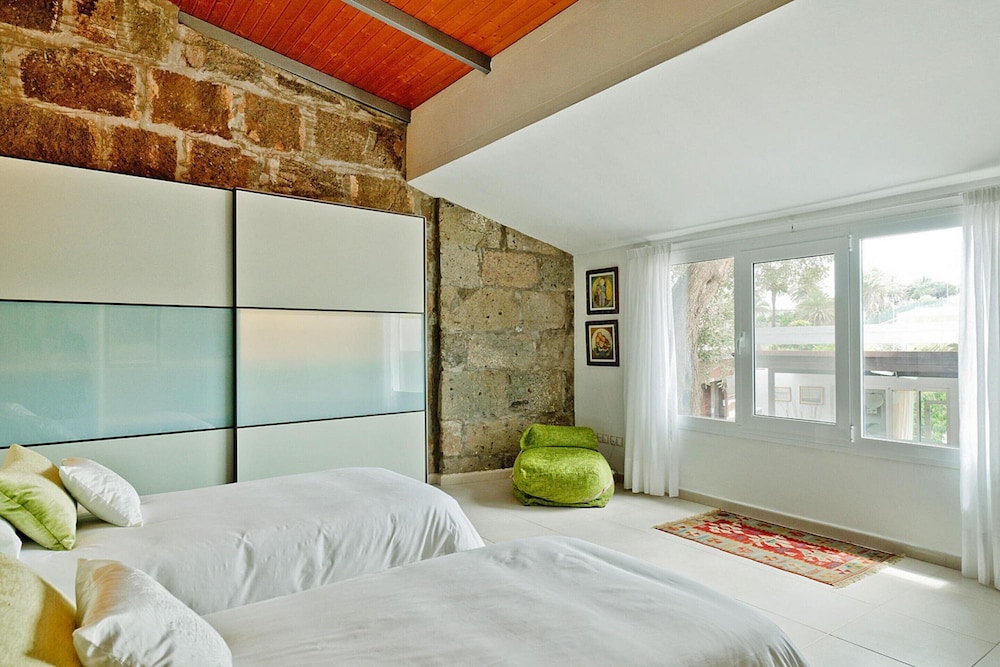 Villa With Pool and Extravagant Architecture