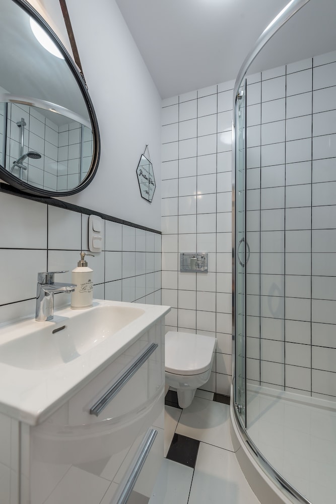 UNIT Short Rent Apartment by Warsaw Metro Station