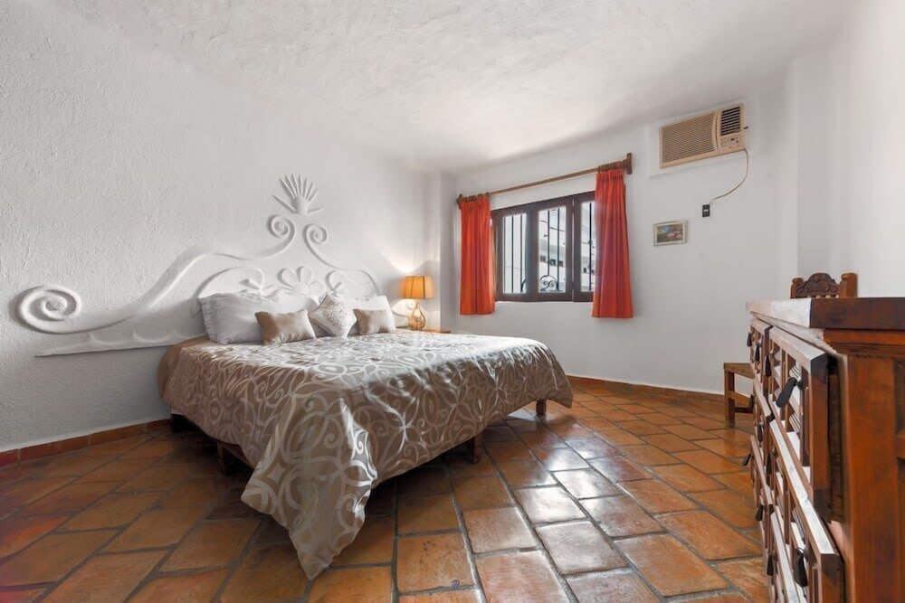 Ocean View 2Br Condo-balcony-beach-pool 710
