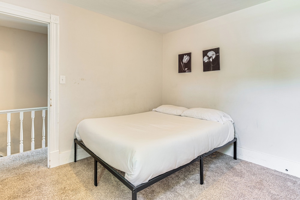 1 Block to Main Street: Dtwn Stroudsburg Townhome!