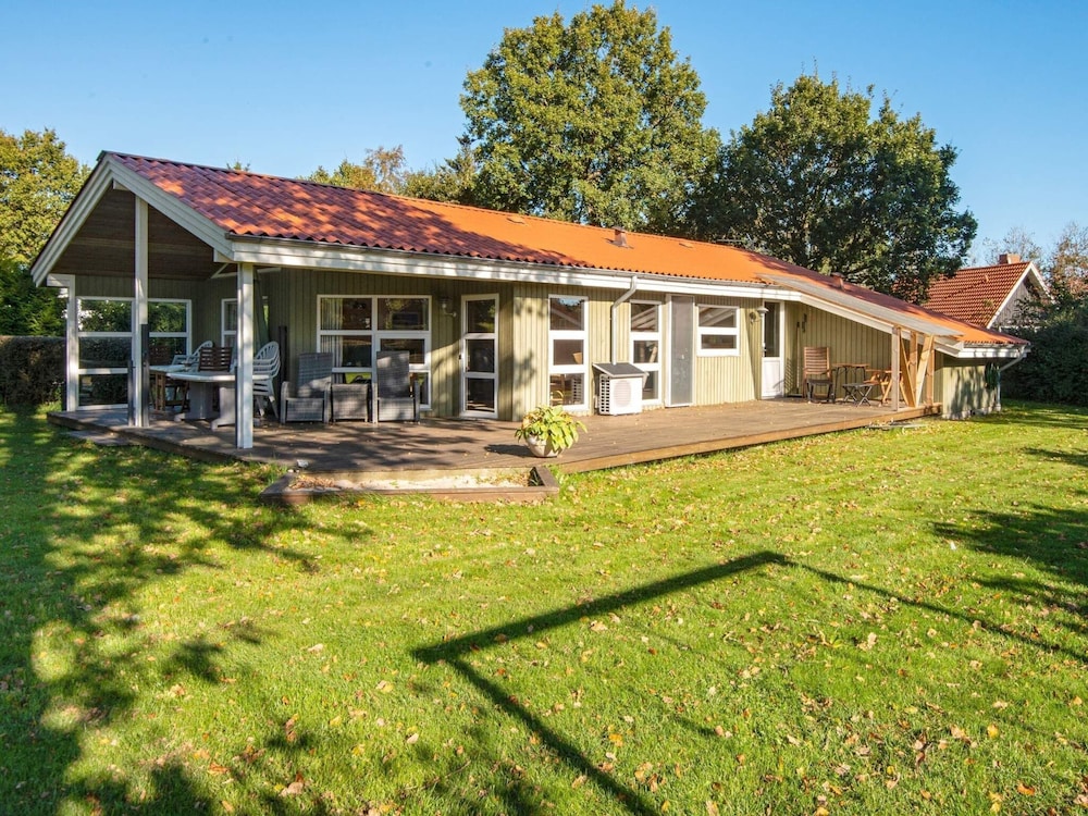 8 Person Holiday Home in Glesborg-by Traum