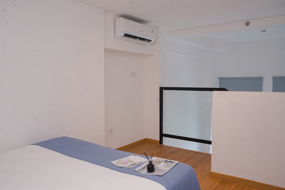 Comfort Studio Loft Apartment At Kingland Avenue