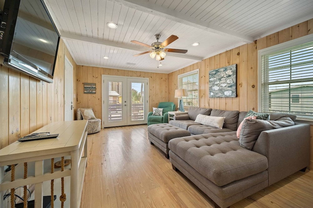 Don t Worry Beach Happy 6 BR 4 BA Sleeps 20