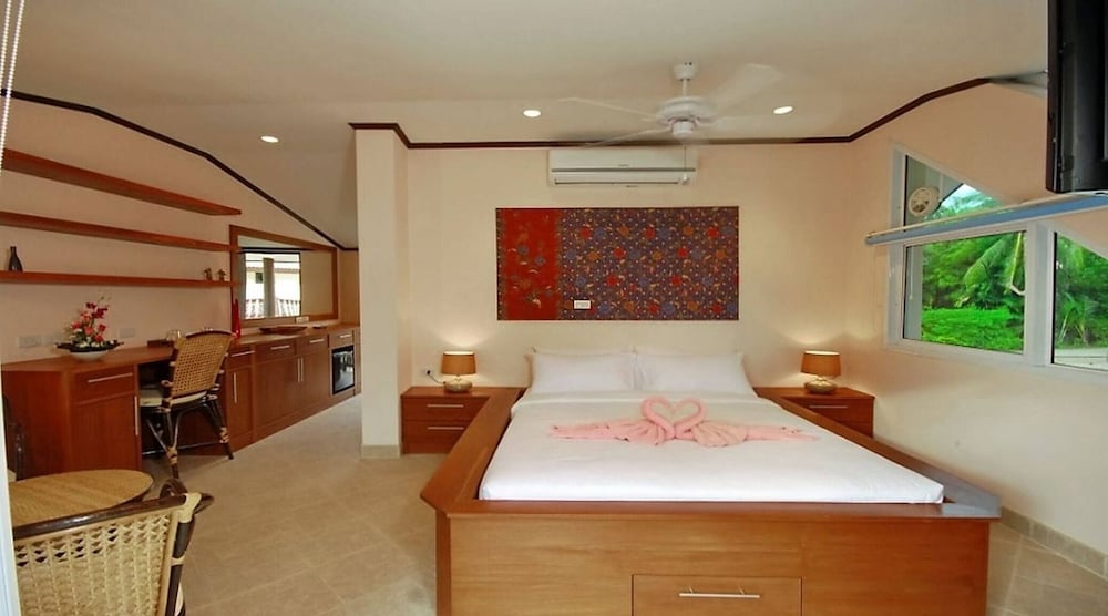 Luxurious Thai-style Villa With a Swimming Pool Just 20 Meters From Beach Access