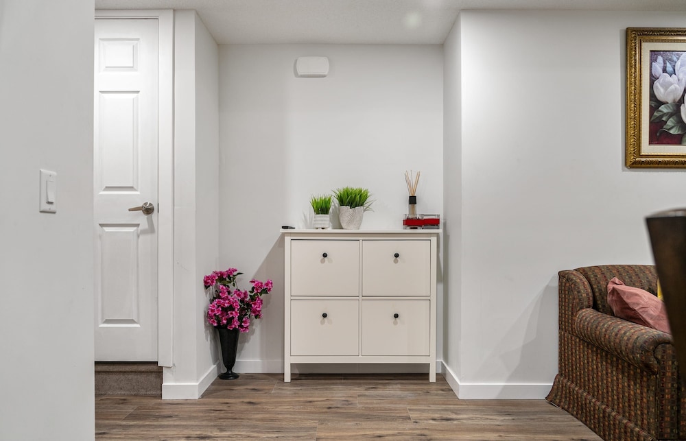 Affordable Long-term Stays Welcome 1BR Suite