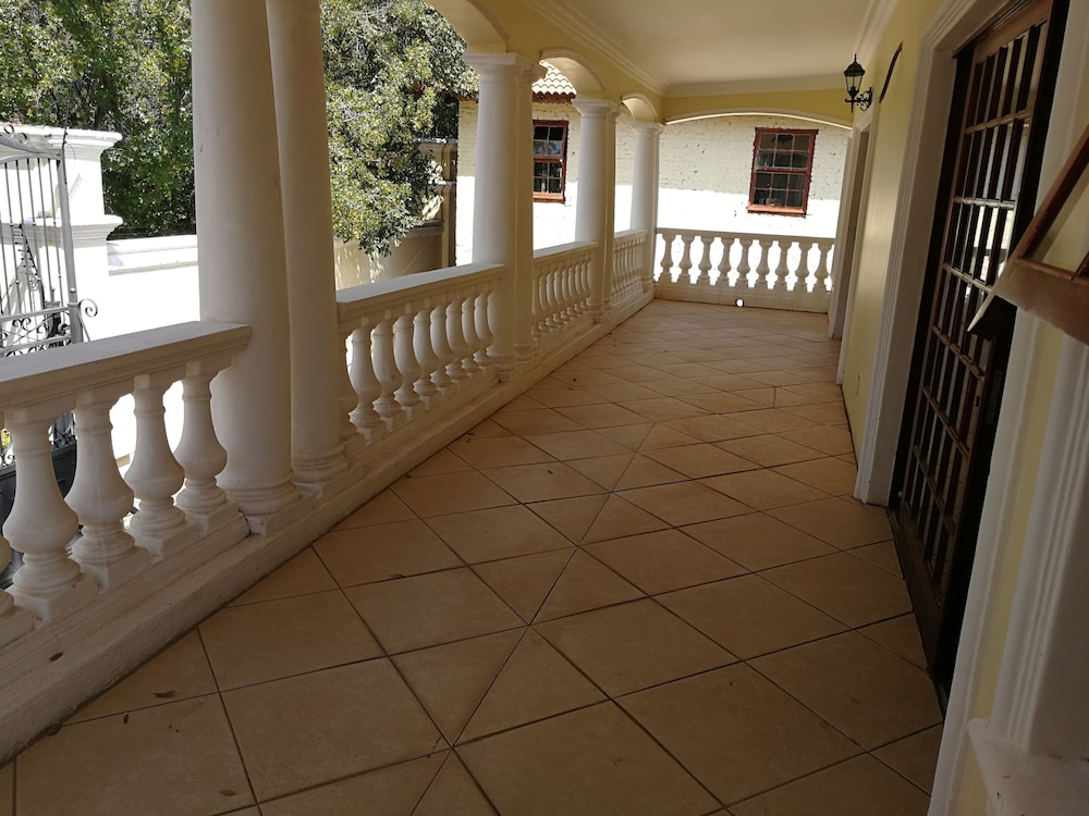 Cricklewood Manor