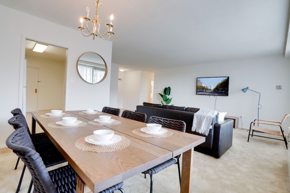 Prime Crystal City Apartments