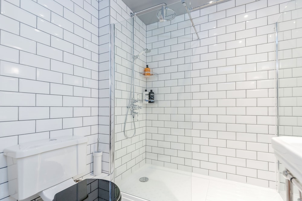 Hoxton 2 Bed Apartment by BaseToGo