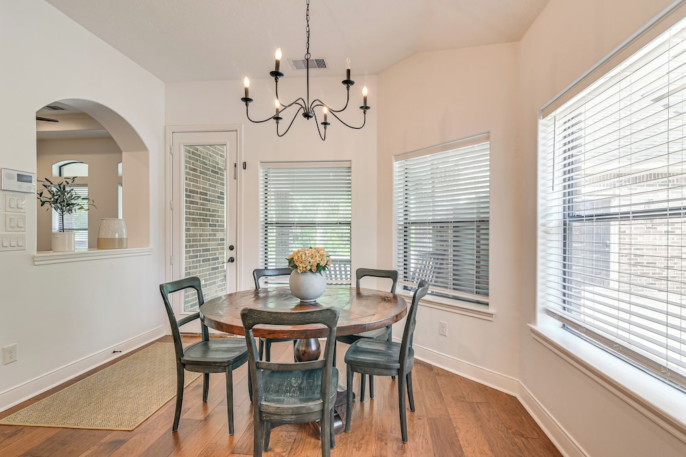 Pool & Hot Tub: Family-friendly Houston Area Home!