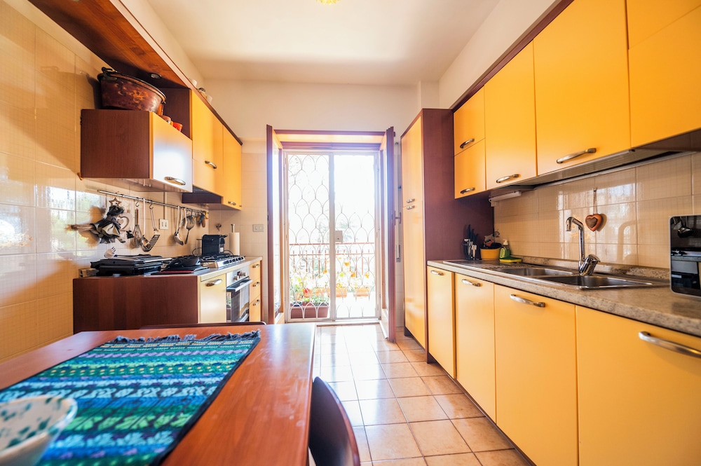 Luminous 2Br Family Apartment In Residential Area
