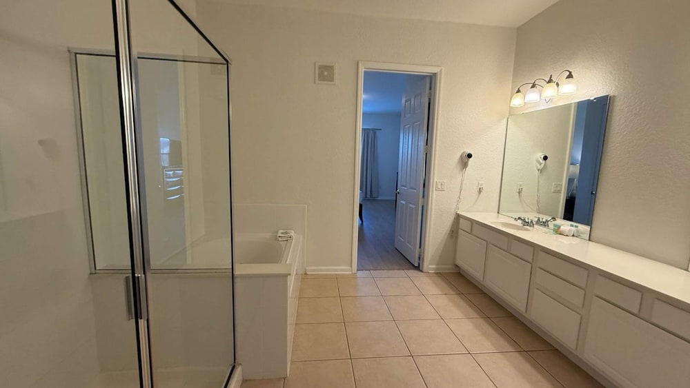 Upstay Newly Renovated Condo Near Epic Universe