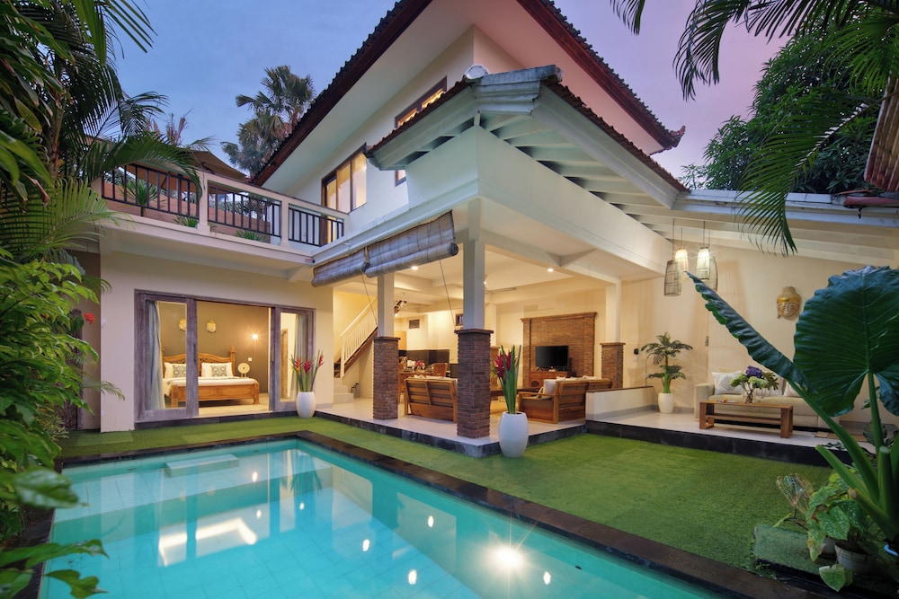 Red Lotus Villa Seminyak