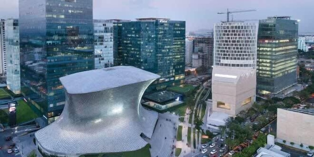 The Plaza - Stylish 1 BDR in Carso