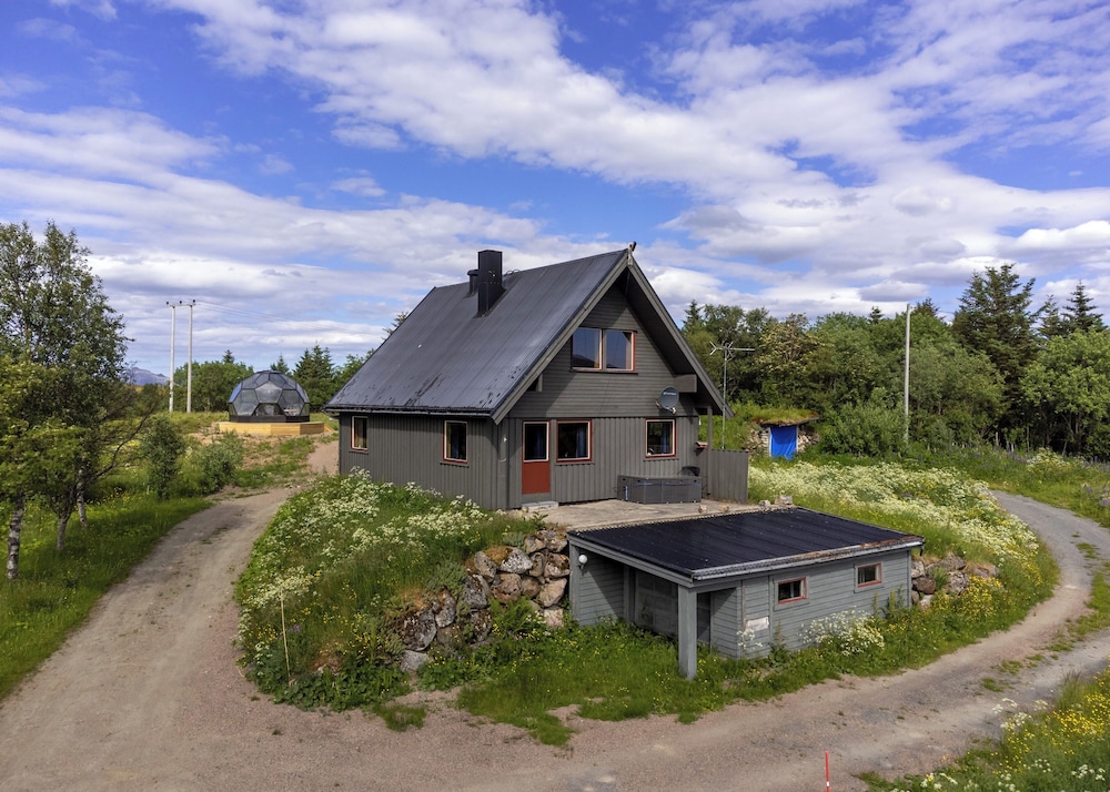 Bestefarhaugen - the Cozy House on the Hill,& Dome