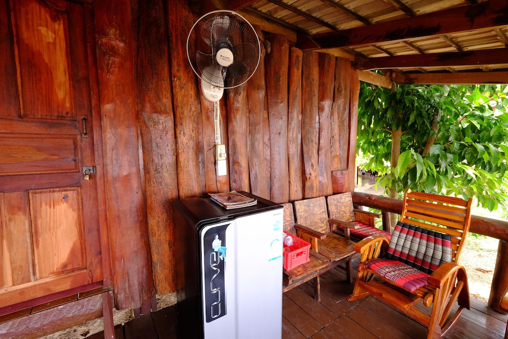 Baanpakrimklong Sukhamon Homestay & Resort