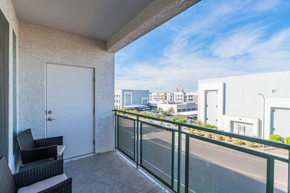 ROVE LIVING/KL - Cardinal 95