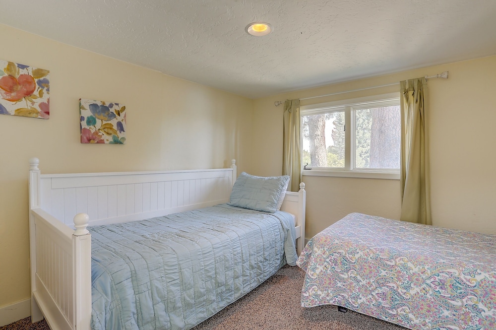 Pet-friendly Albany Cottage With BBQ on the Deck by Redawning view 5