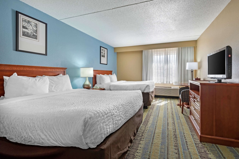 Lexington Vacations - Clarion Hotel Conference Center - North - Property Image 56